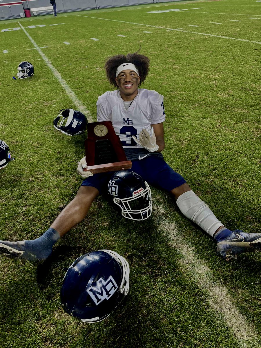 MarioRevels's tweet photo. IM A STATE CHAMPION‼️‼️‼️ ITS A DREAM COME TRUE🙏🏾 https://t.co/869f4qLPu1