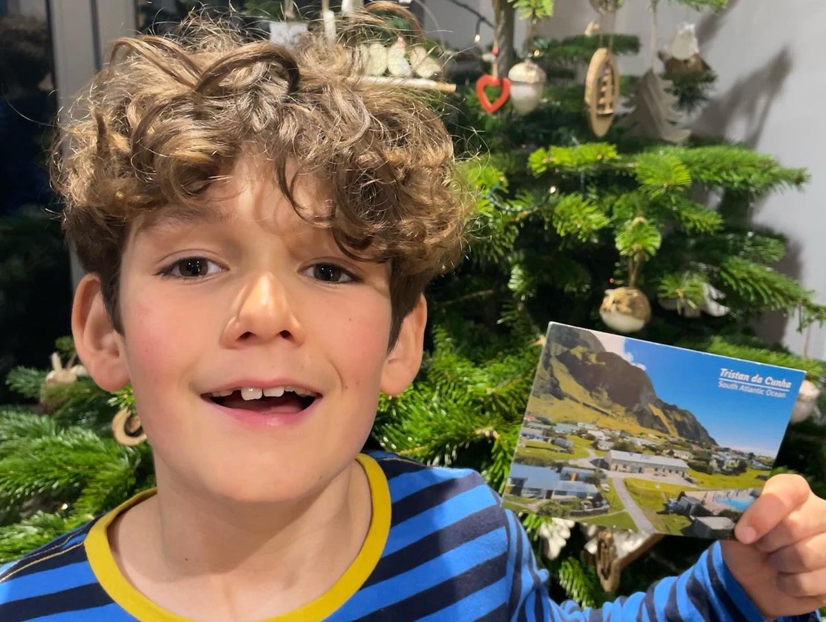 NaturetasticWH's tweet image. Woohoo - my first postcard from my pen pal, Savannah, who lives on #TristandaCunha! Posted on the 4th October on the remotest inhabited place on Earth!!
#penpal #coolstamp
@KellyGrTDC @NatureTristan @GO_ASHT