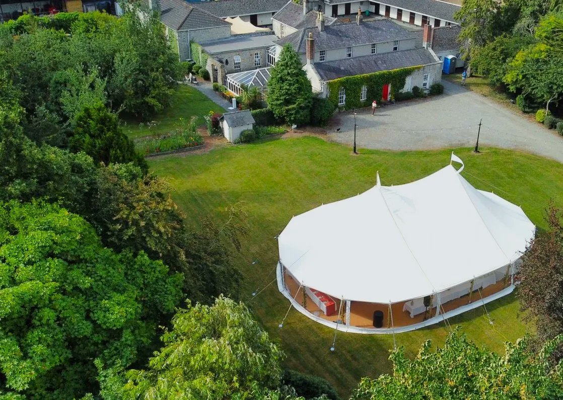 MjmMarquees's tweet image. As the year begins to come to a close, here is a look back at some of our favourite aerial shots from 2022. 📸

View our full range of luxurious, bohemian-style wedding marquees at: buff.ly/3uF2R6b

#weddingmarquee #eventsni
#specialday #aerialshot