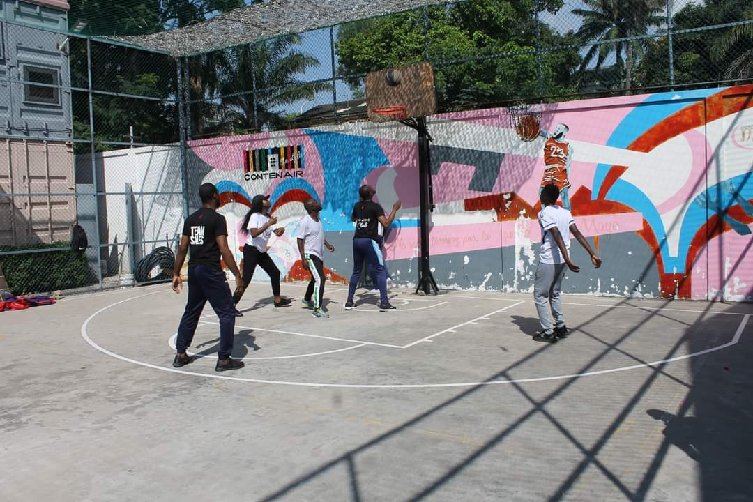 UBACongo's tweet photo. #JoggingToBond. 
Chez UBA, nous croyons que le sport en équipe et les jeux de société sont importants pour briser les barrières et resserrer les liens entre les employés.
#AfricasGlobalBank #UBACelebration #CallItATribe
#JTB #JTB2022 #Sport #NsakaTime #Tosakana https://t.co/QMNzwkby3H