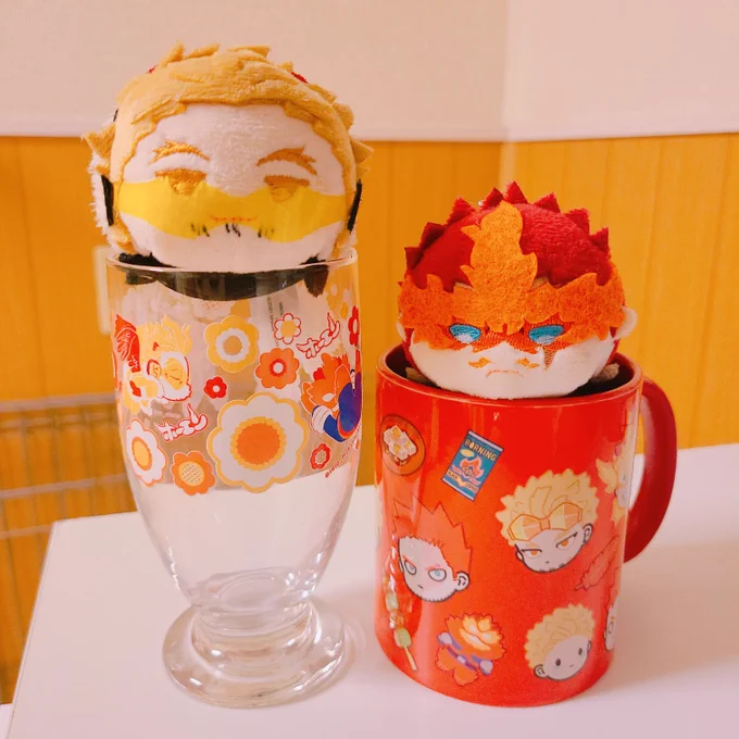 あとみてみて!ホー炎ちゃんグラスとマグカップ(別のサークルさんのものです)可愛すぎない…??? 