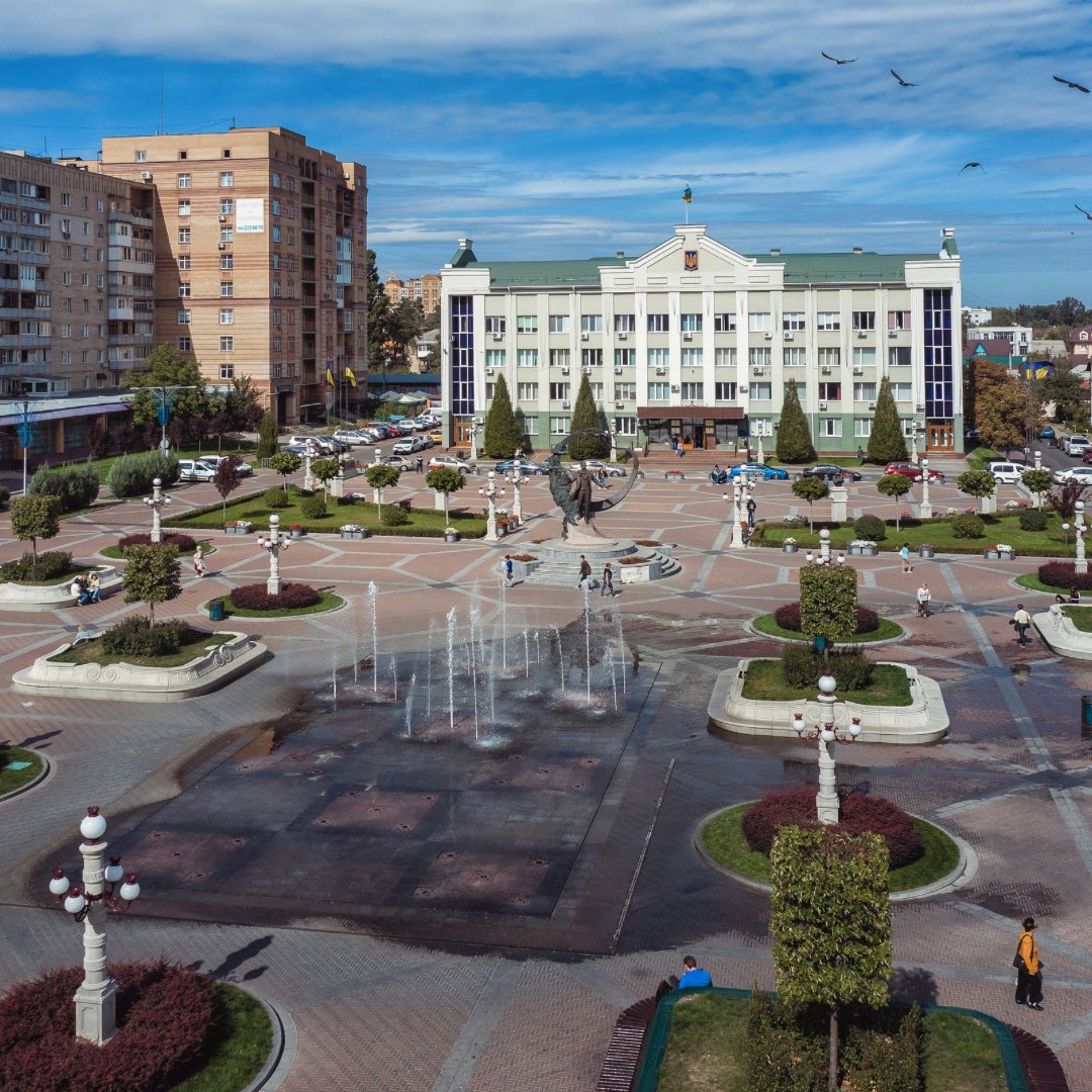IrpinIn's tweet photo. The city of Irpin, Kyiv region. 
On March 28, the city was freed from the Russian invaders.
Now there are almost no surviving schools left in Irpin – everything is destroyed.
Let's all together return the right to education and a bright, happy childhood to the children of Irpіn. https://t.co/UxN8McQX5M