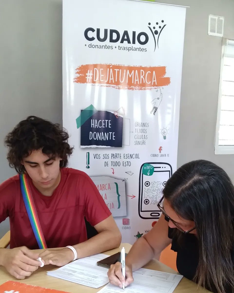 ArmandoPerichon's tweet photo. #Funes #Familia 👨👩👦 #Estudiantes 👩🏼🎓👨🏽🎓 #CiudadDonante
#ColectaDeSangre🩸
👉🏽 Desde #CUDAIO, como siempre, estuvimos ahí promoviendo y registrando 📝 a quienes se acercaron a manifestar su #voluntad #positiva
hacia la #DonaciónDeÓrganos 🤜🤛🏼
#SantaFe
#DonarNosUne🫂
#DejáTuMarca https://t.co/voqNfTheCQ