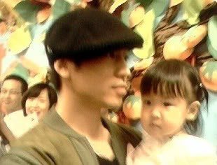 Phi_216's tweet photo. #Throwback cool uncle at βLove Fashionβ in LA (2006) with his little Chaeyoung in tow. #DaddyInTraining
#Shinhwa #EricMun #EricMoon #μ ν #μλ¦ #λ¬Έμ ν https://t.co/ToObChHDq7