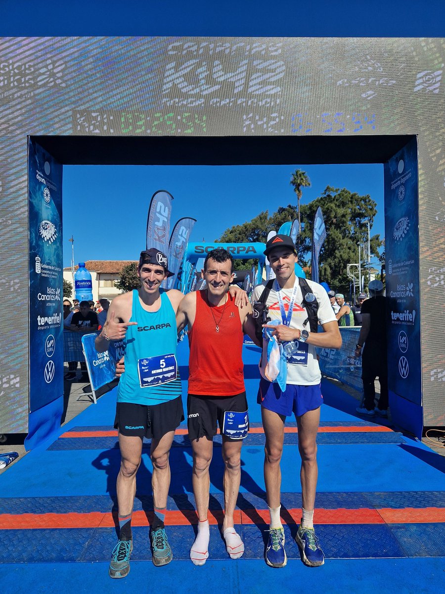 CanariasK42's tweet photo. 𝐓𝐎𝐏 𝟓 🚹 𝙆𝟰𝟮
🥇 @MiguelHeras3 reina por cuarta vez al imponerse a @Antonio_runner y a @yoeldepazbaeza
⛰️ Bonita pelea por colarse entre los cinco primeros. Mucho nivel en la distancia reina.
𝗧𝗶𝗲𝗺𝗽𝗼𝘀 𝗼𝗻𝗹𝗶𝗻𝗲 | https://t.co/Xl4XoFgbl5
#K42 https://t.co/eU1bvg0bzx