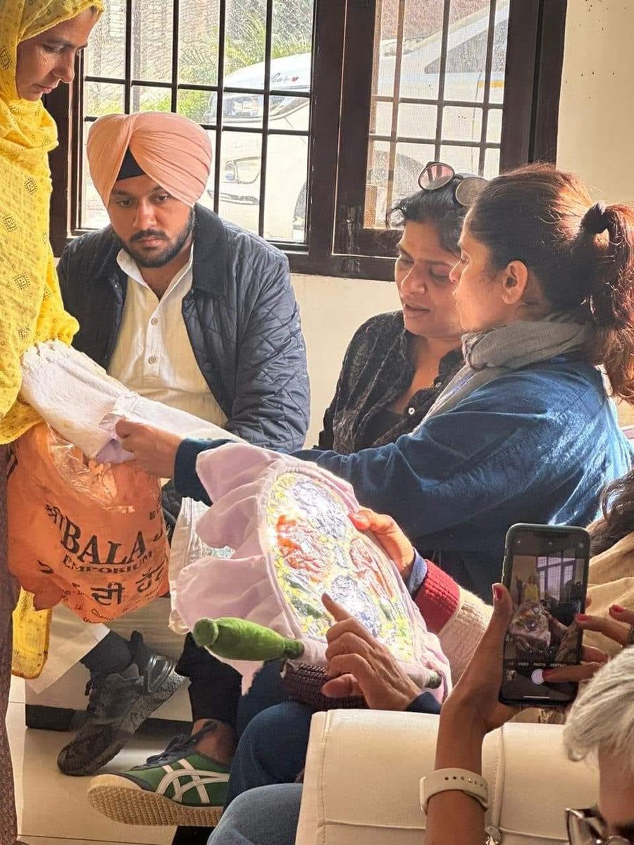 SimranjitSADA's tweet photo. Panjabi women are renowned for their acumen at arts &amp; handicrafts but Panjab’s rich handicrafts tradition has been ignored &amp; is close to being extinct.

Started women empowerment initiative in Sangrur by reviving our handicrafts to boost rural household economy &amp; Panjabi culture. https://t.co/iKk9anuxCP