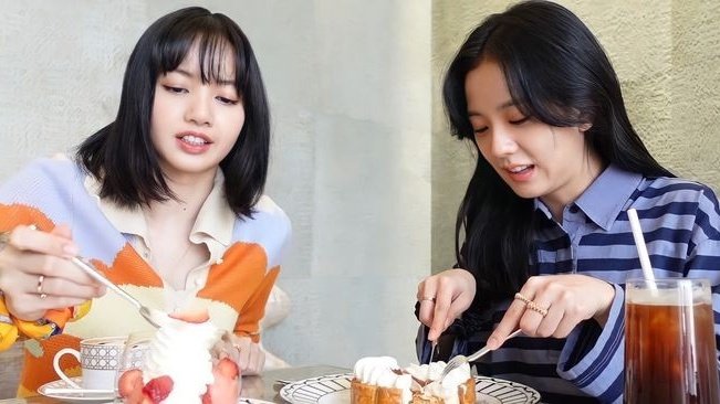 lisoopix's tweet photo. lisoo eating together through the years https://t.co/eg5oVN4SZ6