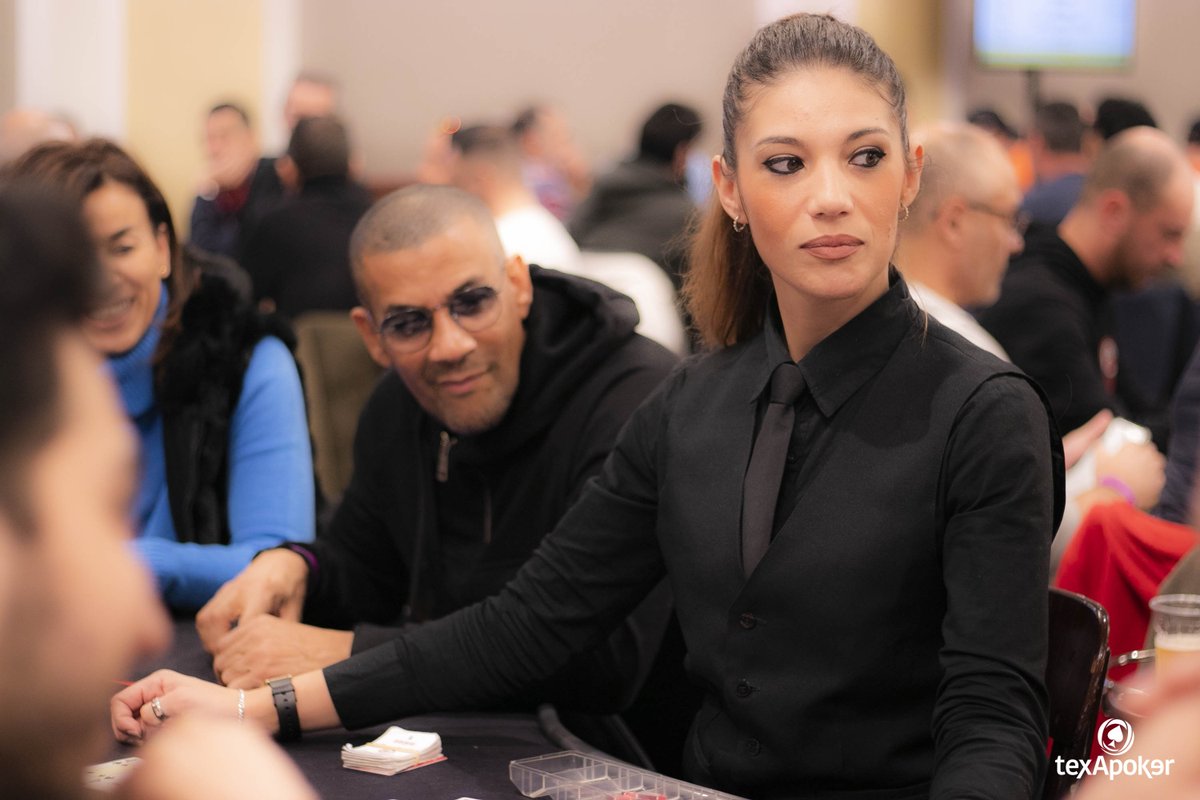 🙌 15 000€, c'est la somme qui attend le vainqueur de la Sanremo Poker Cup ! Ils étaient 952 entrants au total de ce tournoi, dont 93 survivants pour le Jour final ce dimanche au Casino Municipale di Sanremo #poker #live #SPC