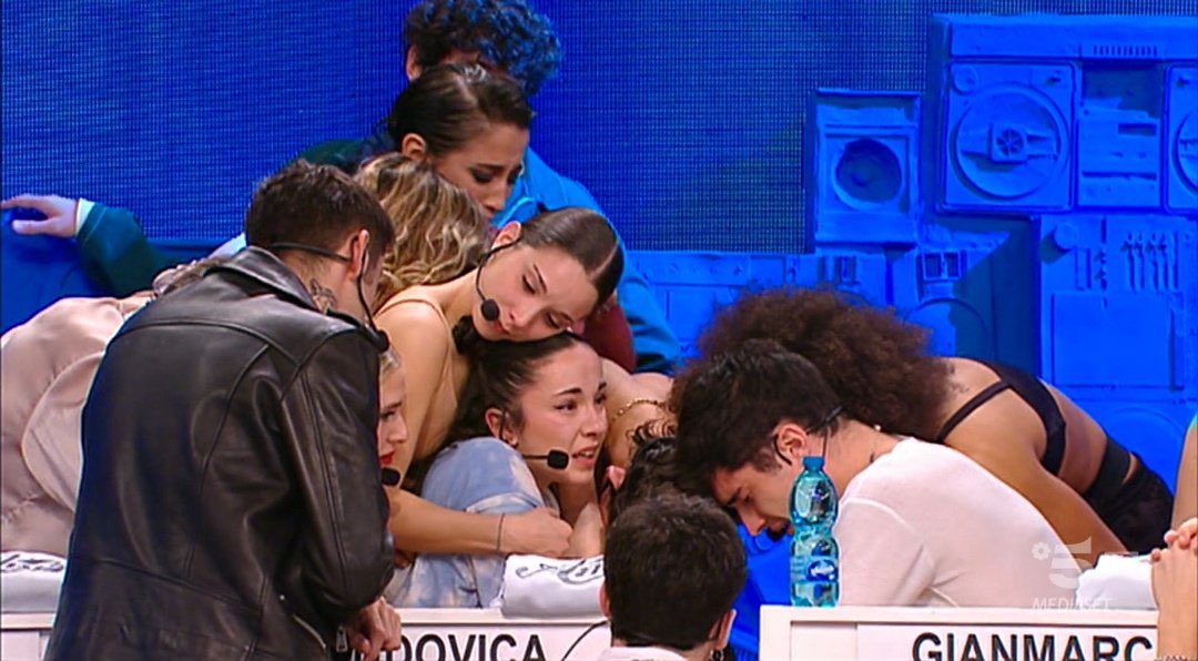 smarginandomi's tweet photo. mi sono sempre sentita tanto affine a ludovica perché so bene cosa si prova quando la testa è la tua peggior nemica. forse non era il momento giusto, forse era il luogo sbagliato, ma mi auguro si ricordi che il talento non c'entra nulla, perché ne ha da vendere. #amici22 https://t.co/3R9kn2tc7f