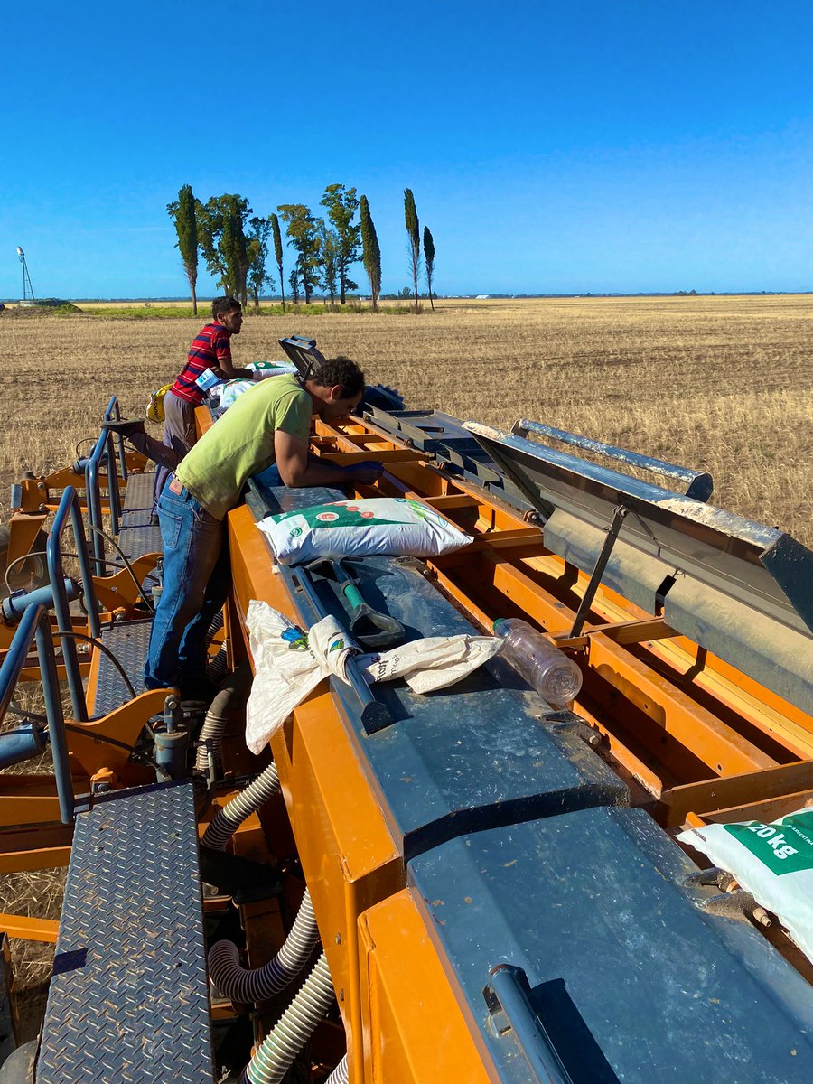 MagnanoMarcos's tweet photo. Mañana productiva. Ensayo de fertilizantes, TPS y foliares para maíz tardío. Gracias @RizobacterARG @AGDagro @AlexAgaccio #generandodatos #Glovaagro @agustinfalco86 https://t.co/hP9FvdLzjo