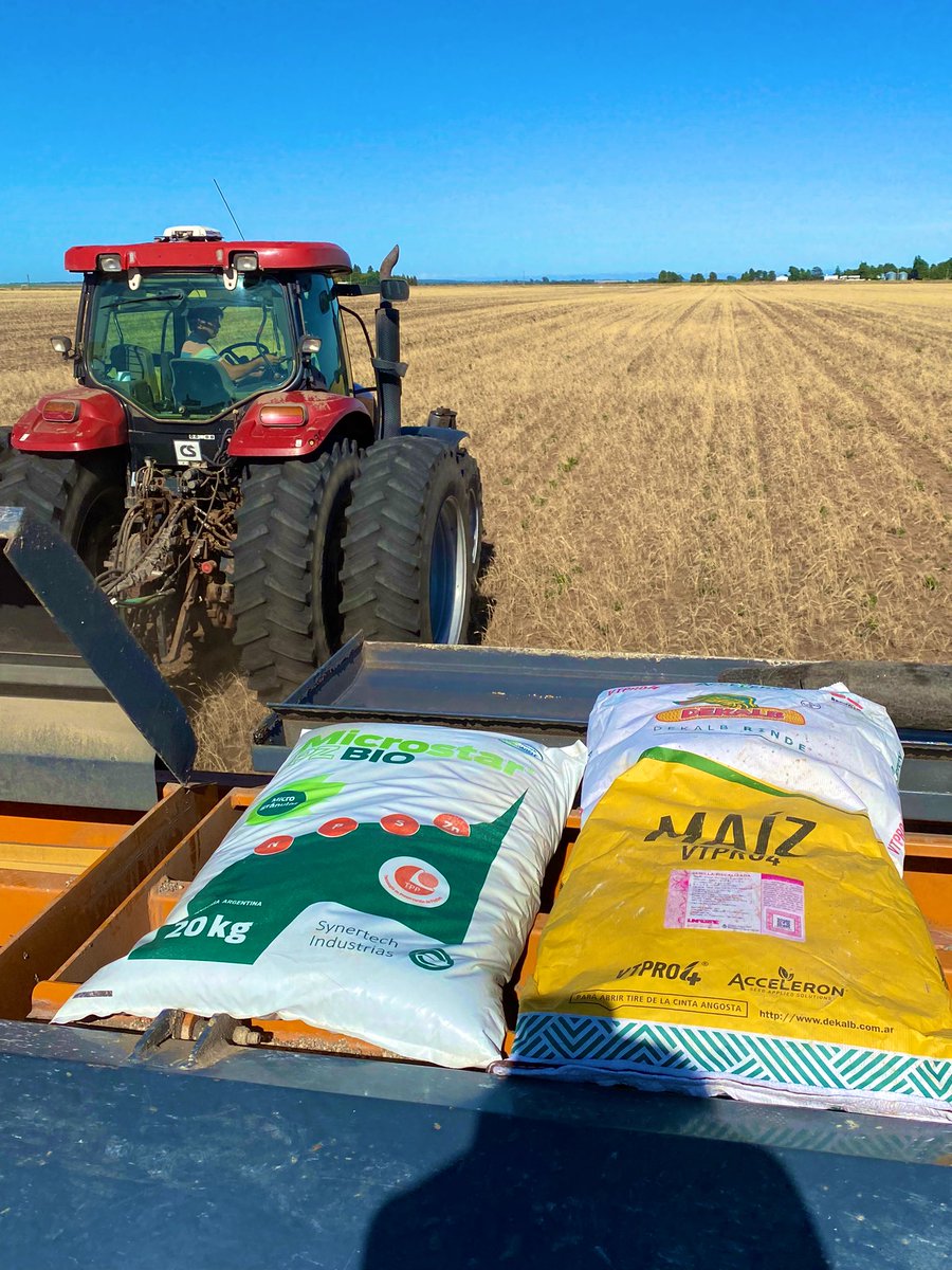 MagnanoMarcos's tweet photo. Mañana productiva. Ensayo de fertilizantes, TPS y foliares para maíz tardío. Gracias @RizobacterARG @AGDagro @AlexAgaccio #generandodatos #Glovaagro @agustinfalco86 https://t.co/hP9FvdLzjo