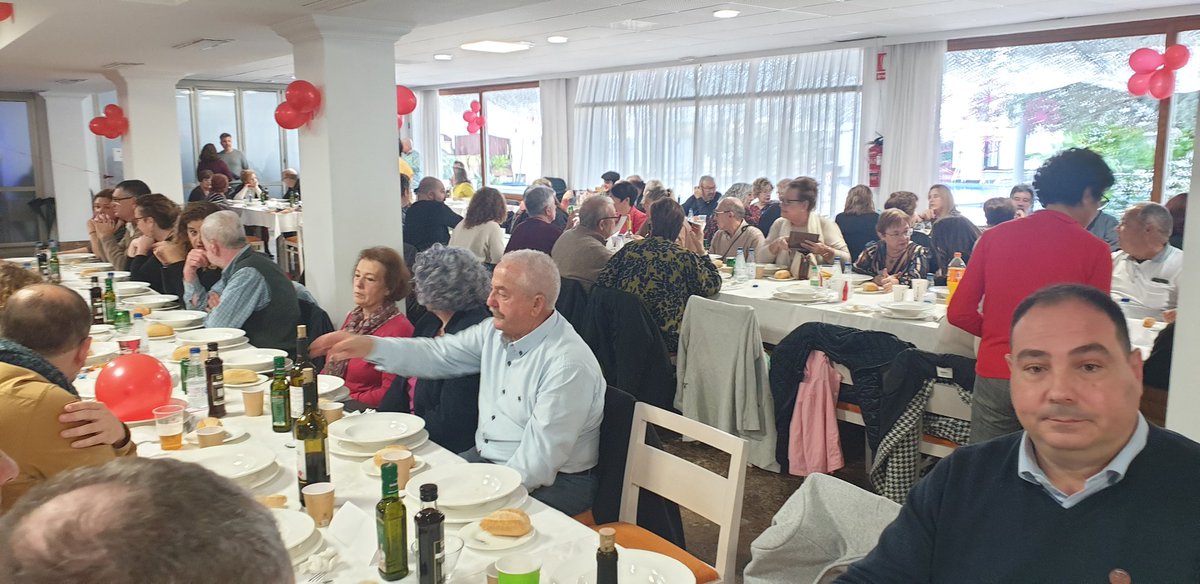 Vtetorresf's tweet photo. Un anys més gaudint del dinar solidari Socialista. Una trobada amb companys i companyes
#DinarSolidari
#Adiff 
@FSEPSOE https://t.co/mW1JIo3Fte