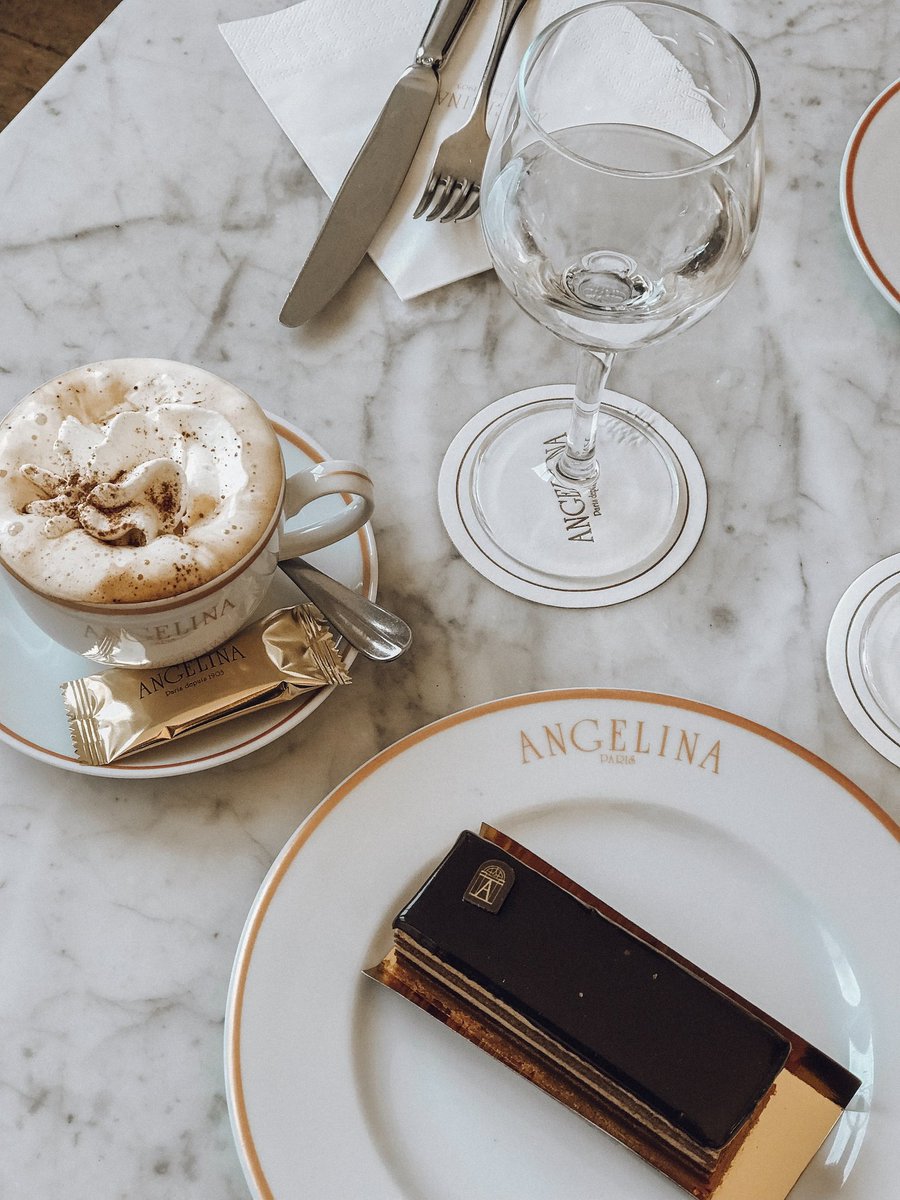 VIParis's tweet photo. How to warm on a chilly day...#Paris #Food #SundayMotivation #chocolate #France #SundayFeels 📸 Jordan Plihal 💖💞 https://t.co/N07pgnMyvz