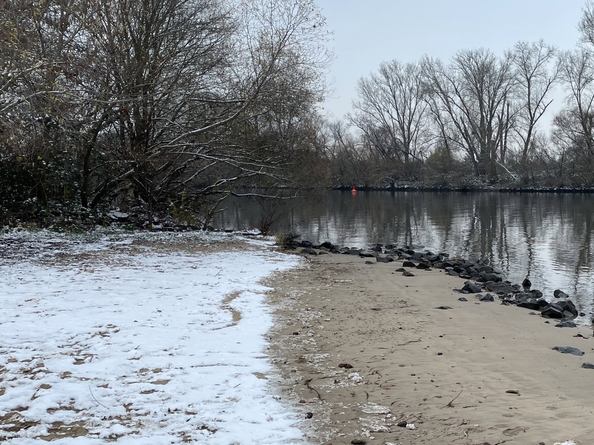 thomas_boon's tweet photo. Hmm ๐ค To build a Sandcastle or a Snowman #winteringermany https://t.co/ssmbf9pGkL