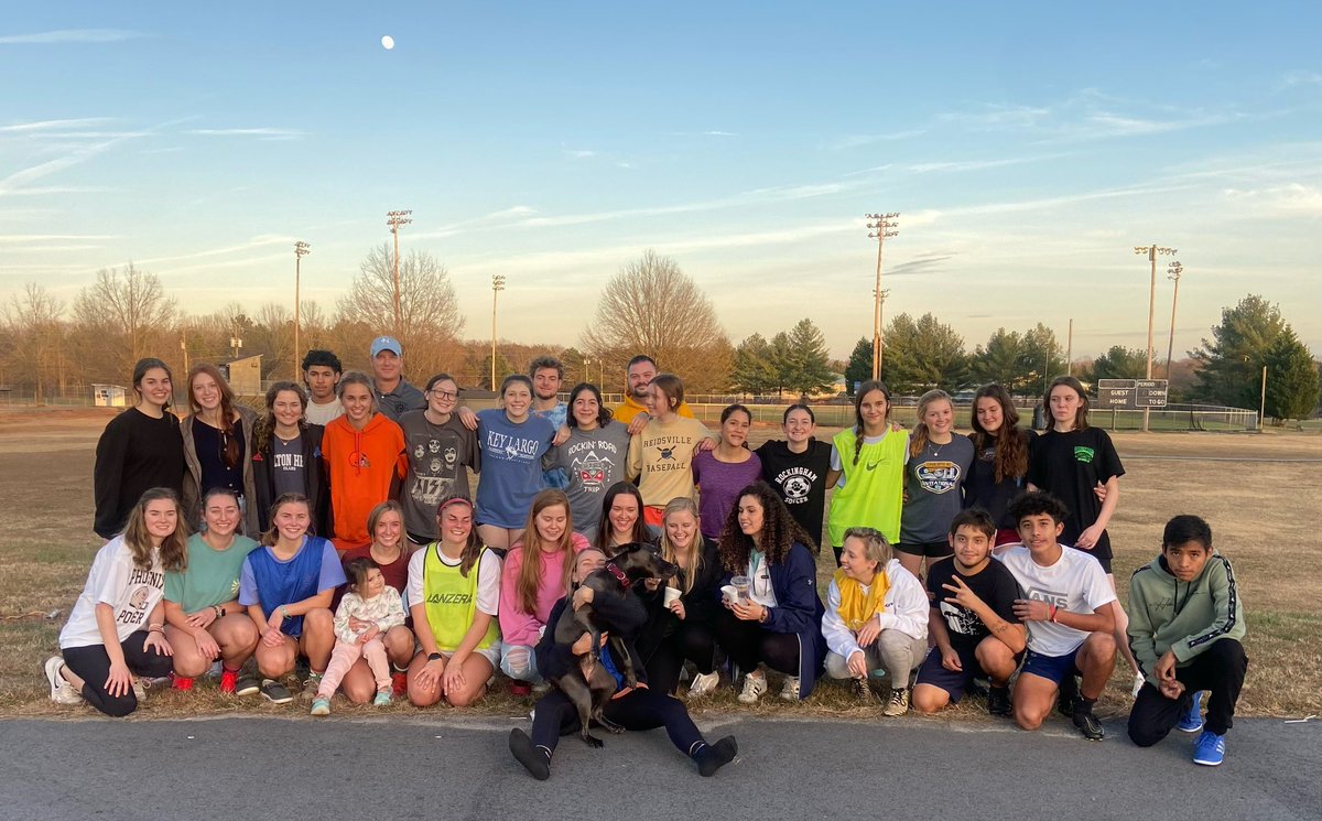 t_buck01's tweet photo. @RJPcoach @SundayShare10 We have a Christmas party on the last day of workouts. We invite alumni, and have homemade hot chocolate, cookies, Christmas music, and Santa Claus. We even had the event during Covid. My favorite practice all year #soccersanta https://t.co/vG3LlGRCgu