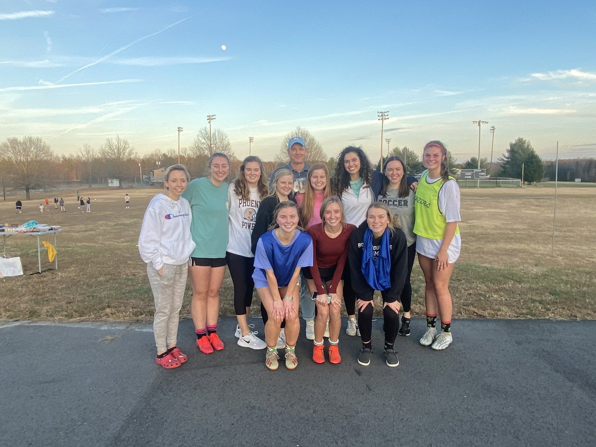 t_buck01's tweet photo. @RJPcoach @SundayShare10 We have a Christmas party on the last day of workouts. We invite alumni, and have homemade hot chocolate, cookies, Christmas music, and Santa Claus. We even had the event during Covid. My favorite practice all year #soccersanta https://t.co/vG3LlGRCgu