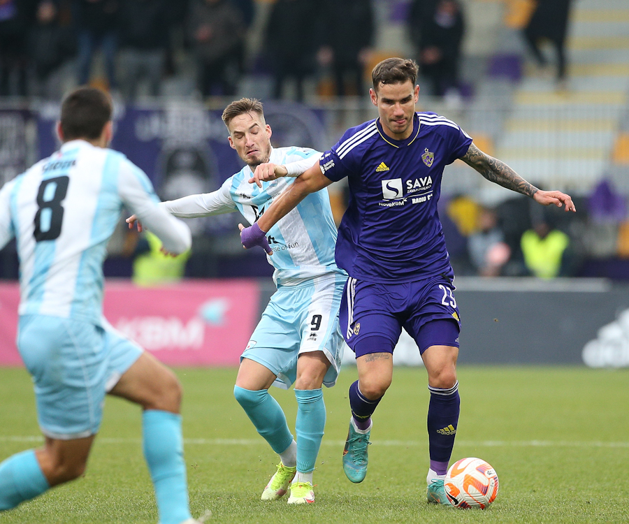 nkmaribor's tweet photo. Po 1. polčasu v Ljudskem vrtu: 1:1.

Strelec za vodstvo Žan Vipotnik, izenačenje po avtogolu Marka Božića.

#MiSkupajEnoSmo #MBGOR https://t.co/REFXPFdTRj