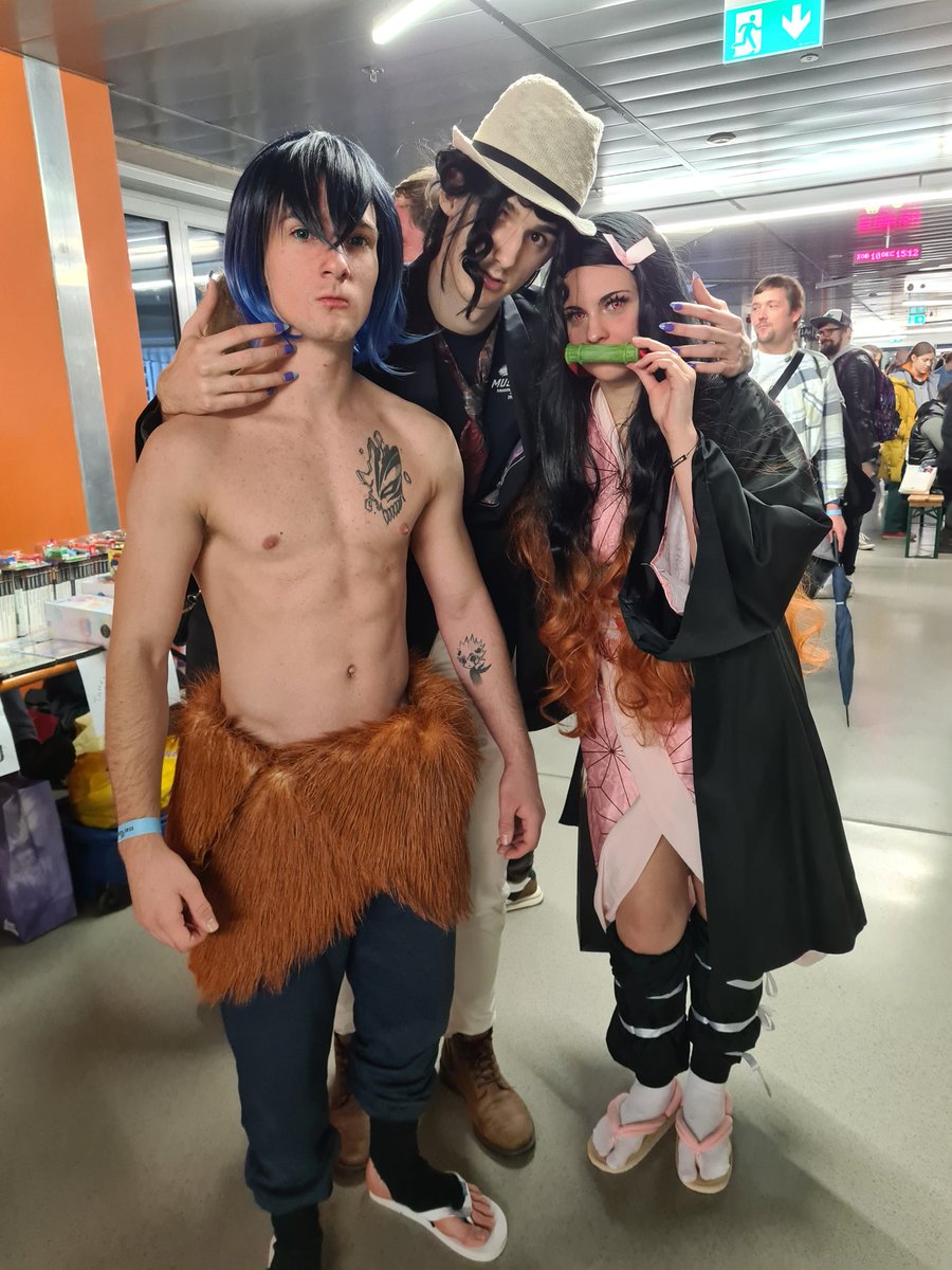 OokamiPaw's tweet photo. Some awesome cosplays from  #Mofucon 🥸😎🤩🍓😗🍓 https://t.co/3DD1NWevrO