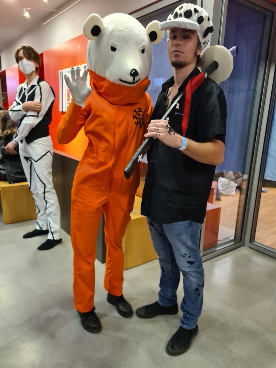 OokamiPaw's tweet photo. Some awesome cosplays from  #Mofucon 🥸😎🤩🍓😗🍓 https://t.co/3DD1NWevrO