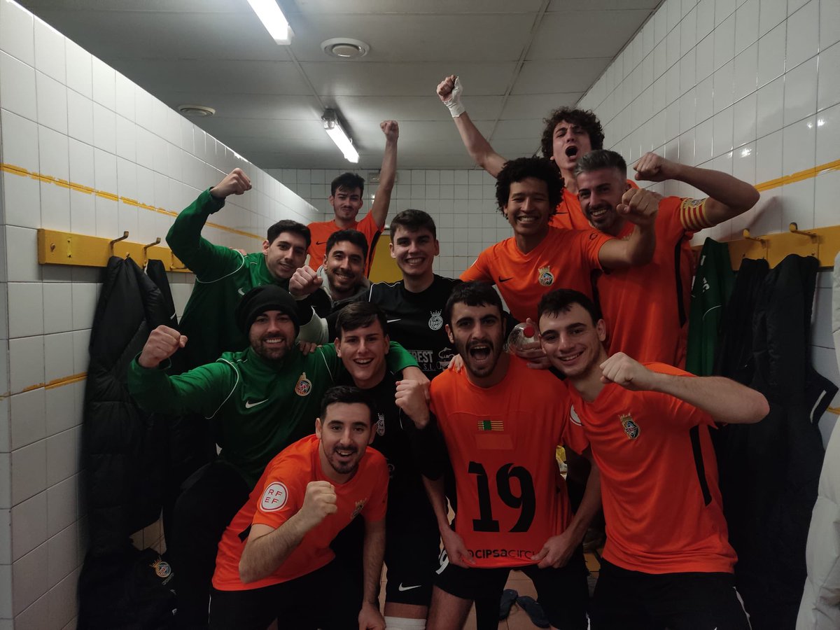 No ens despertem del somni 😍✊🏻 

CONTINUEM LÍDERS! ⚽️ 

Els homes de @SantiMISTER1980 s’imposen a <a href="/FutsalPia/">Futsal Pia Sabadell</a> per 4 -11. 💪 

E Q U I P À S 💚 Seguim, fins al final🙌 

Enhorabona equip! #somhiverds💚