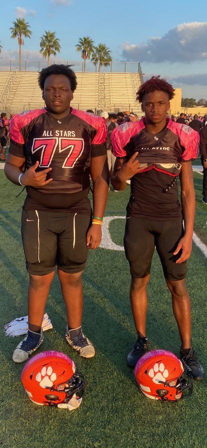 HarrellDillan's tweet photo. Blessed to be able to play in the All star cure bowl to show support for our loved ones who have or had cancer it was an amazing experience from everyone around Osceola county to come and play for one cause🙏🏾 https://t.co/UbO8m6yvWY