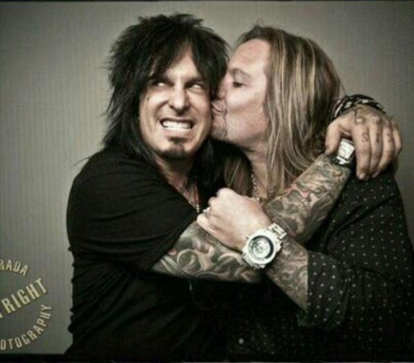 Vince Neil tweet media