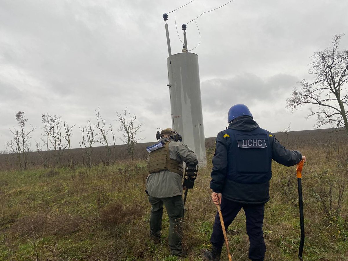tipofthespear42's tweet photo. Another day and more ground cleared. Today's job was to clear the road up to and around a gas pipeline valve station. Next we cleared the vital electrical transfer points which crews need so they can restore electricity in the remote villages. Great day. https://t.co/9flMK204u7 https://t.co/qD0kBfnjHO