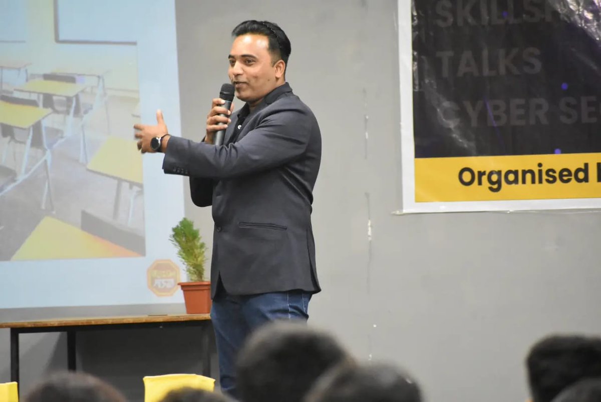 SkillshipSummit's tweet photo. Thinking beyond imagination of people's thinking.. Workshop on Design thinking.. 

It was an interactive and engaging session where participants have asked questions and interacted with the speaker.

#skillshipsummit2022 #thinking #design #workflow #pattern 
By : @DesignMandal https://t.co/dK68BfeQ0s