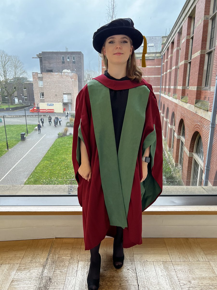 LadySciencee's tweet image. This was such a nice way to celebrate 🥰#PhDone