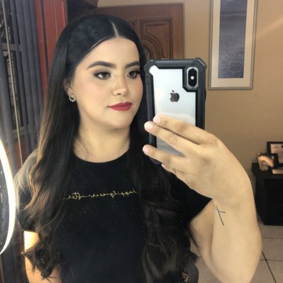 Claudiaae29's tweet photo. #NuevaFotoDePerfil https://t.co/CrSaa9umQ1