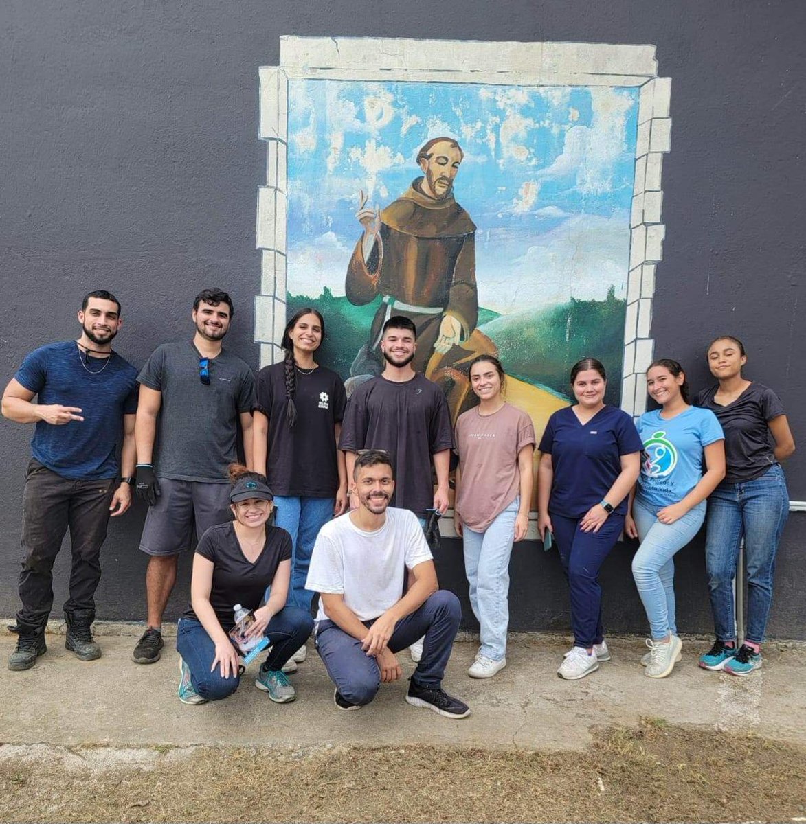 SASFAPR (@sasfapr) on Twitter photo AMIGXS PRESENTES
Nuestro patio quedó espectacular ayer gracias al trabajo duro de lxs amigxs de la Fundación Mochileando 100x35 y Tony, Julio y Sary.
Si tú también quieres darnos la mano, escribe a voluntarios.sasfapr@gmail.com para coordinar.
Contamos contigo. AMIGXS PRESENTES
Nuestro patio quedó espectacular ayer gracias al trabajo duro de lxs amigxs de la Fundación Mochileando 100x35 y Tony, Julio y Sary.
Si tú también quieres darnos la mano, escribe a voluntarios.sasfapr@gmail.com para coordinar.
Contamos contigo.