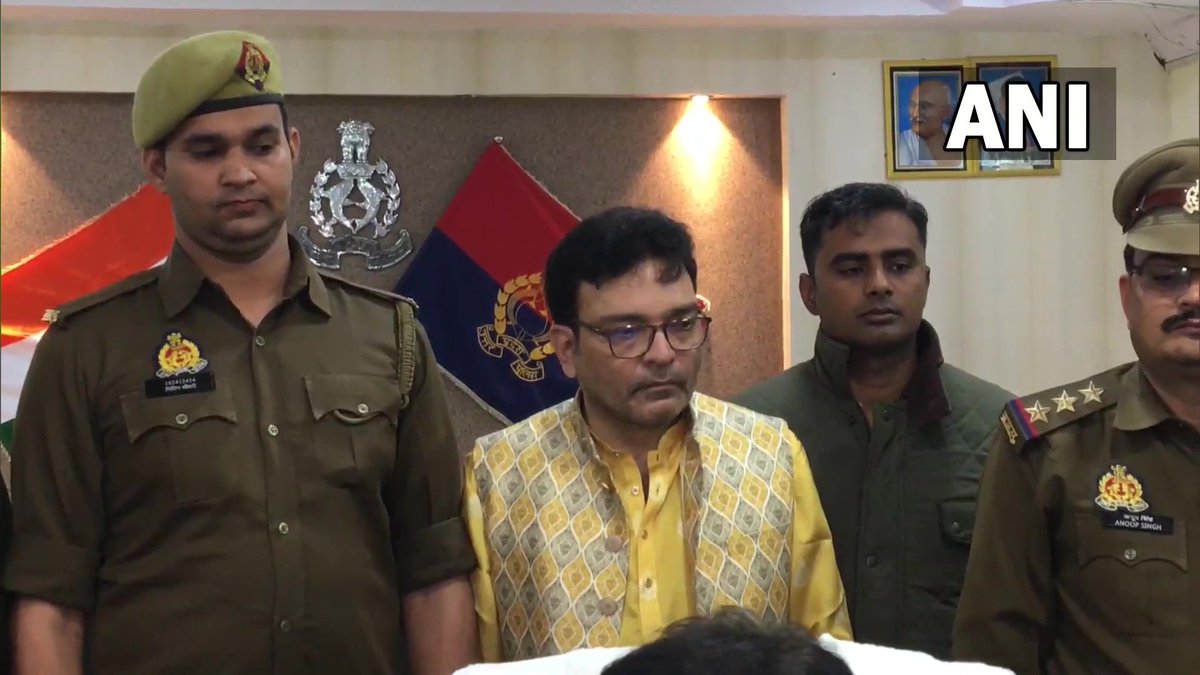 ANINewsUP's tweet photo. Uttar Pradesh | Kanpur Police has arrested a Bangladeshi national Rizwan &amp; 4 of his family members. We have also found various fake documents including Aadhar cards in their possession. It was also found that these documents were certified by MLA Irfan Solanki: Joint CP AP Tiwari https://t.co/UpTA6mFbj6