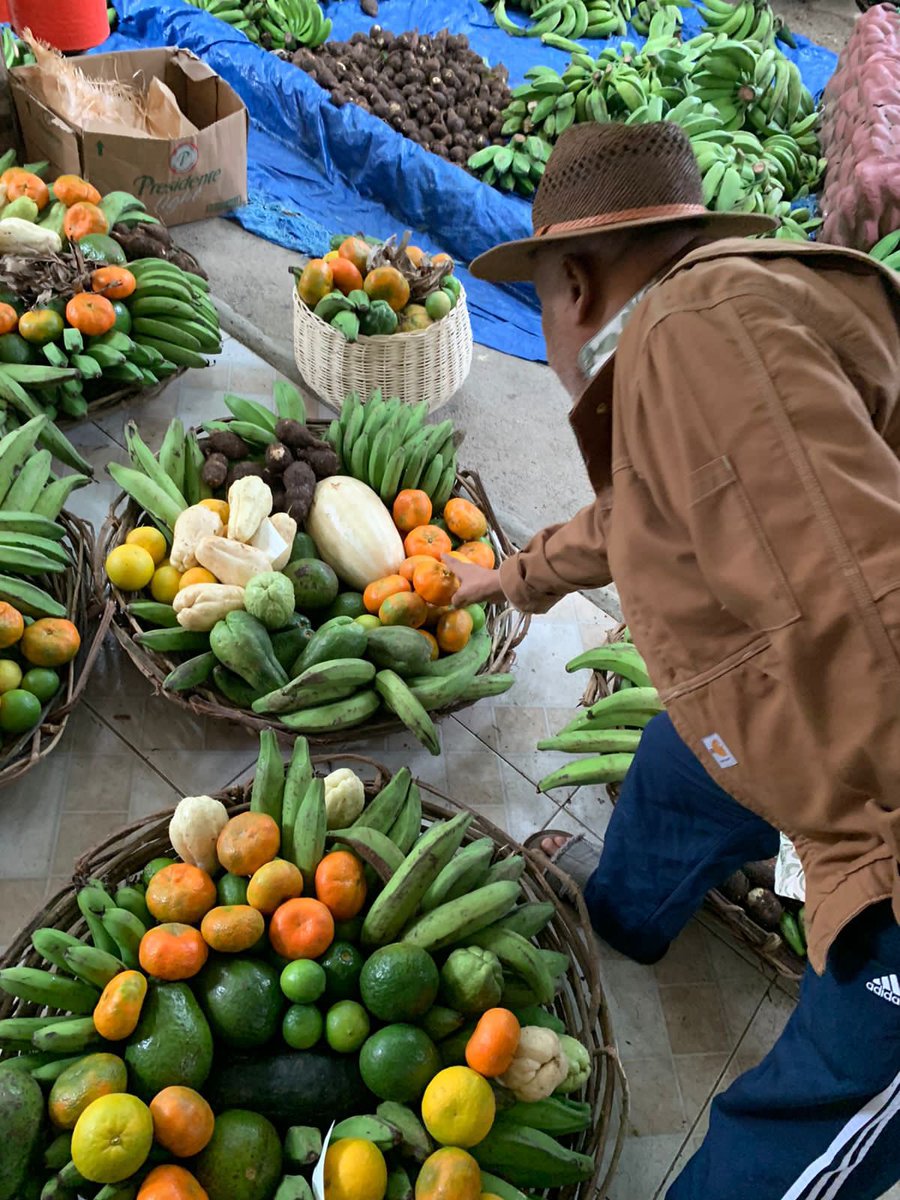 Esto es por y para ustedes , felices fiestas . 🐓