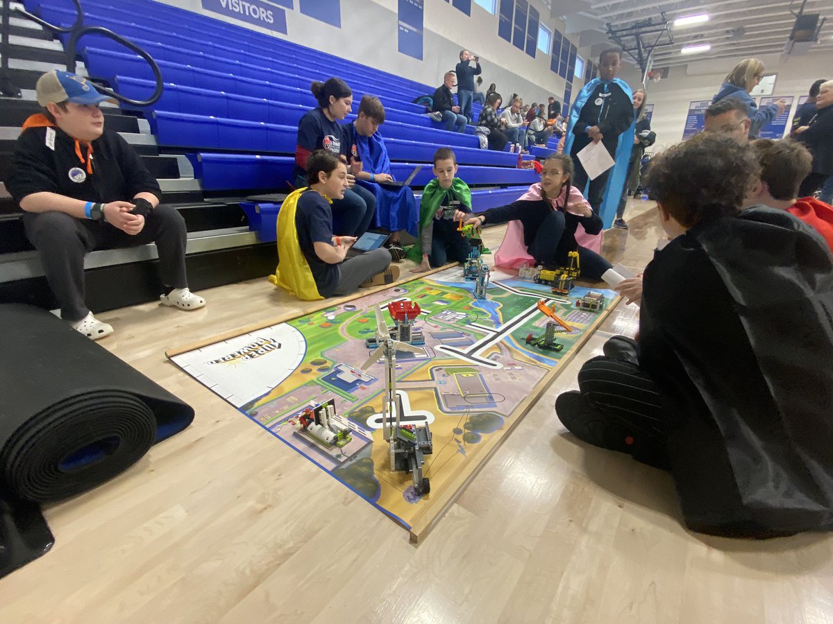 MrsLCumming's tweet photo. Our first practice round is complete. Now to setup our board to tweak are programs and prepare for competition round 1.  These engineers are persistent #msdr9 #bmspatriotproud https://t.co/I6YwoauBLK