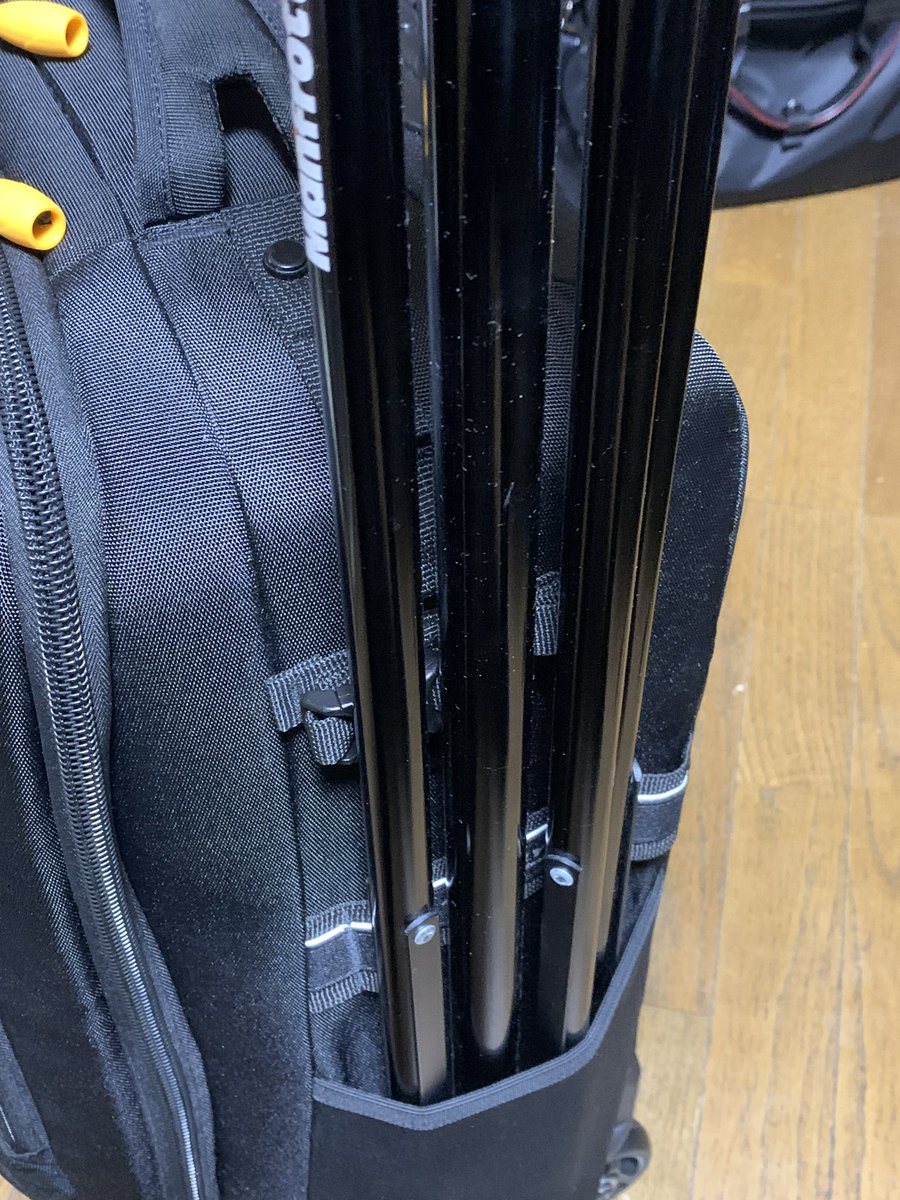omohidefactory's tweet photo. 明日はあべのハルカスで学生と撮影実習。
全員分のフラッシュにソフトボックスとライトスタンドまで持参‥
マンフロットの1052がすっぽり入るALTA FLY62T最強です。
#VANGUARD
#ALTAFLY
#バンガード
#イメージビジョン
#Cactus https://t.co/21QMON7w1D