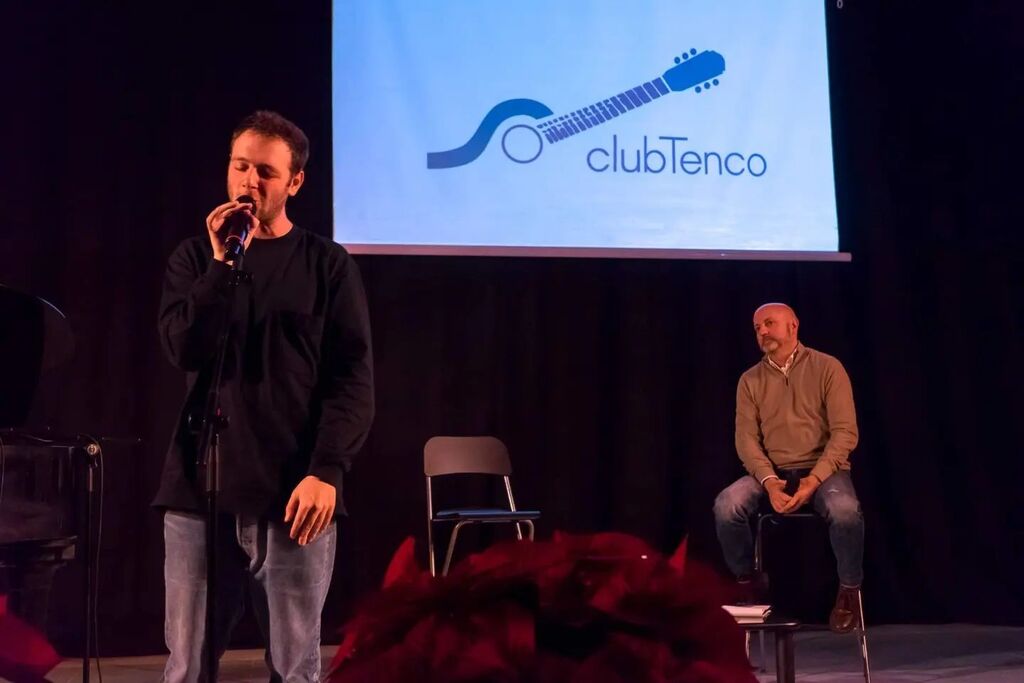 Serata molto intima e partecipata ieri sera alla Sala del Mare del Pala Dean Martin di #Montesilvano, dove abbiamo inaugurato il nuovo format “Il Tenco Incontra”. 

Protagonista il rapper Anastasio che, intervistato da Paolo Talanca, si è raccontato in m… instagr.am/p/CmCCn6-sObb/