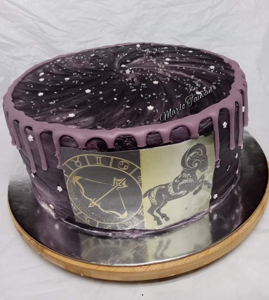 One of my creations got invited to a Sagittarius and Capricorn celebration last night. #zodiac #Sagittarius  #Capricorn #party #celebration