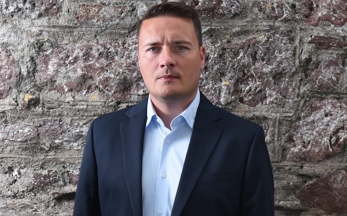 FoolUpTheHill's tweet image. Is it just me or does anyone else think Wes Streeting's face looks like a bad bit of photoshop work where someone has tried to make him look less bulbous and more fearsome as he takes on the #BMA (traitorous little shit)

#WesStreeting #RoundFace #BadPhotoshop #NewLabour