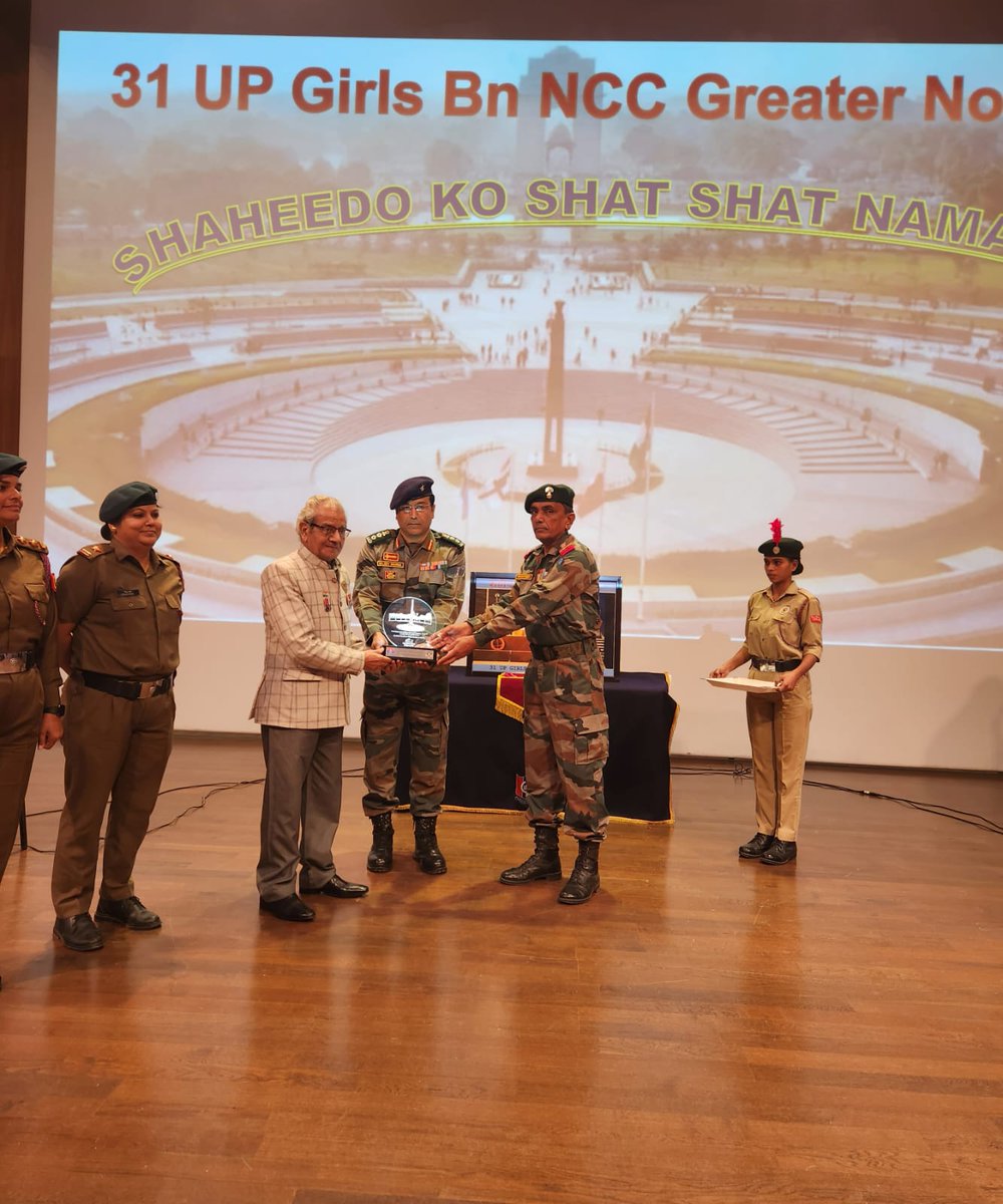 neelu197's tweet photo. NCC cadets of Ryan International school Greater Noida participated in #Shaheedookoshatshatnaman organised by 31 UP Girls batallian NCC to felicitate Martyrs. It's a privilege for us.@NCCDteUP @HQ_DG_NCC https://t.co/TSM4anpirI