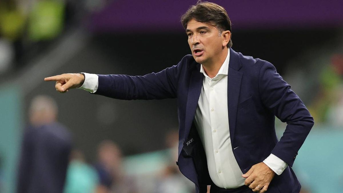 TacticasFC's tweet photo. PROYECTO CROACIA, KLATKO DALIĆ
433 PAREJO
Presión al toque en bloque medio, centrales agresivos en duelo individual, laterales y medios de buena resistencia
Posesión para avanzar, DFD/DFI por bandas, triple MC en línea buscando línea de pase, delantero referencia
@clubmodocarrera https://t.co/jllfPI9YiG
