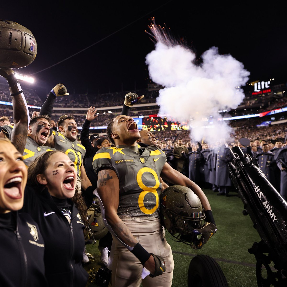 ArmyWP_Football's tweet photo. 🔥🔥🔥

#GoArmy | #BEATnavy https://t.co/YEtidIgBop