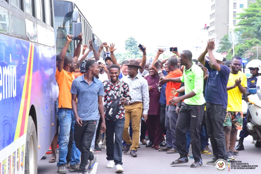 Mas media officiel (@mas_media_rdc) on Twitter photo No comment... Les 120 bus TRANS ACADEMIA enfin à Kinshasa depuis ce dimanche 11 décembre 2022. De la parole à l'acte... Bravo <a href="/fatshi13/">Félix A. Tshisekedi</a>
<a href="/OkendeC/">JUSTICE POUR CHÉRUBIN OKENDE</a> <a href="/kaluvanda5/">Julio5@Kaluvanda K.</a> <a href="/VincentBnmg/">Vincent BINAMUNGU</a> <a href="/matadi_hugo/">Hugo Matadi</a> <a href="/AlbatiNerho/">Albati Nerho</a> <a href="/elie_kamango/">Elie KAZADI KAMANGO</a> <a href="/Fatshi_progres/">FATSHI PROGRÈS Asbl🇨🇩</a> <a href="/AugustinKabuyaT/">Augustin KABUYA</a> <a href="/moise_katumbi/">Moise Katumbi</a> <a href="/MartinFayulu/">Martin Fayulu</a> No comment... Les 120 bus TRANS ACADEMIA enfin à Kinshasa depuis ce dimanche 11 décembre 2022. De la parole à l'acte... Bravo <a href="/fatshi13/">Félix A. Tshisekedi</a>
<a href="/OkendeC/">JUSTICE POUR CHÉRUBIN OKENDE</a> <a href="/kaluvanda5/">Julio5@Kaluvanda K.</a> <a href="/VincentBnmg/">Vincent BINAMUNGU</a> <a href="/matadi_hugo/">Hugo Matadi</a> <a href="/AlbatiNerho/">Albati Nerho</a> <a href="/elie_kamango/">Elie KAZADI KAMANGO</a> <a href="/Fatshi_progres/">FATSHI PROGRÈS Asbl🇨🇩</a> <a href="/AugustinKabuyaT/">Augustin KABUYA</a> <a href="/moise_katumbi/">Moise Katumbi</a> <a href="/MartinFayulu/">Martin Fayulu</a>