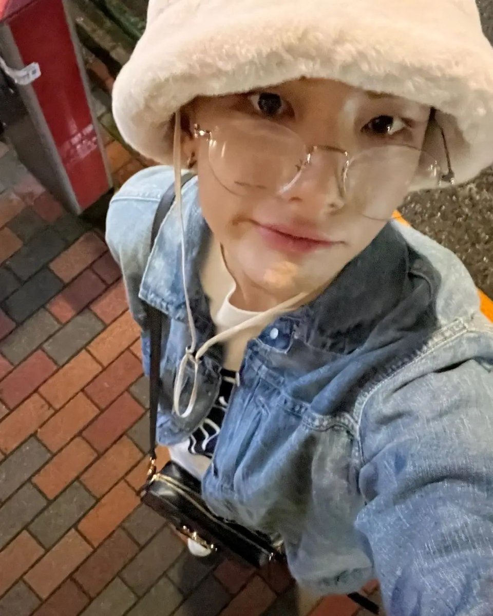 hyunjinpost's tweet photo. instagram update https://t.co/vLImf8clAR