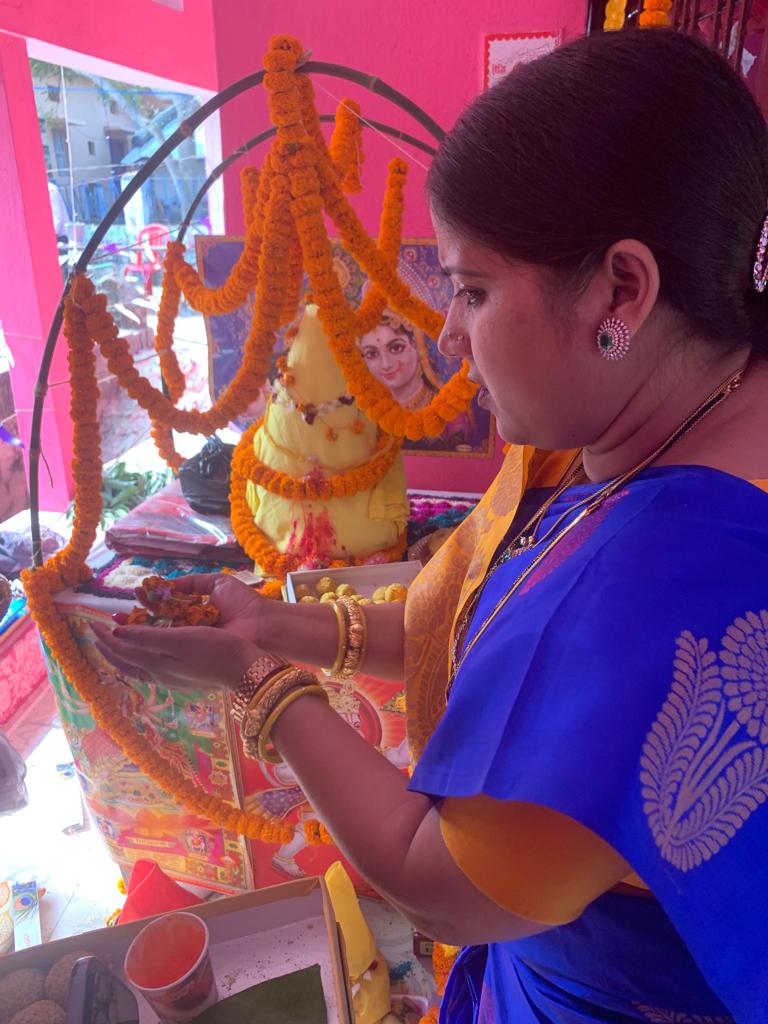 RaginiSingh7007's tweet photo. अपने मायके भवनटोला काली मंदिर प्रांगण ग्राम खवासपुर जिला भोजपुर (आरा) बिहार में आयोजित अष्ट जाम पूजा कीर्तन में सम्मिलित हुई।
#Ragini_singh #रागिनीसिंह #pujaspecial
#bhojpur #Bihar #Arrah #pujacollection https://t.co/6zx1gnMNuy