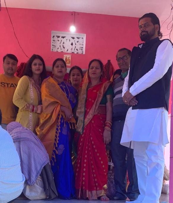RaginiSingh7007's tweet photo. अपने मायके भवनटोला काली मंदिर प्रांगण ग्राम खवासपुर जिला भोजपुर (आरा) बिहार में आयोजित अष्ट जाम पूजा कीर्तन में सम्मिलित हुई।
#Ragini_singh #रागिनीसिंह #pujaspecial
#bhojpur #Bihar #Arrah #pujacollection https://t.co/6zx1gnMNuy