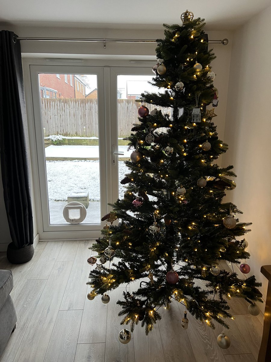 Out of office on to enjoy a nice week off at home, just relaxing &amp; enjoying some much needed downtime. Wonder how many shows I can binge watch?! 🤔 Enjoyed watching the snow fall today. ❄️