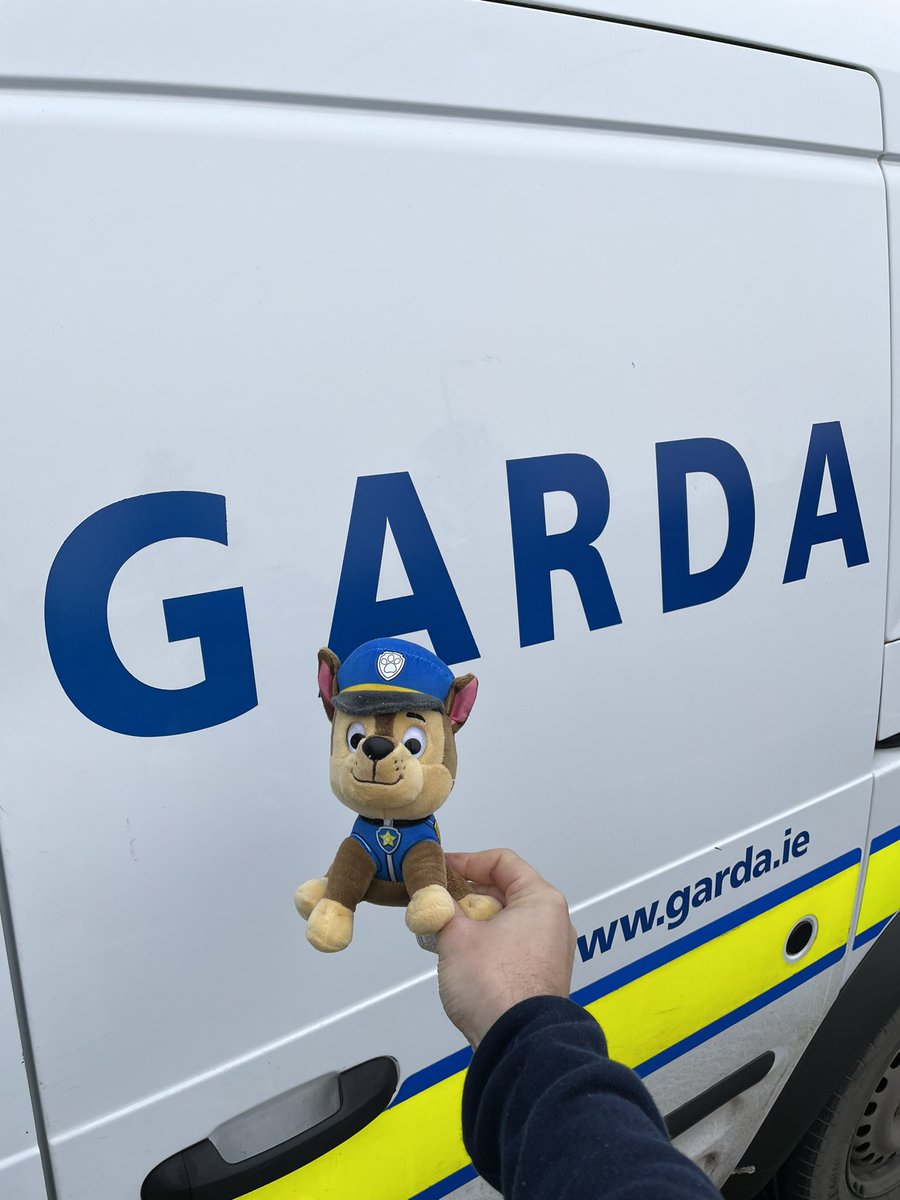 GrumpyTechie28's tweet photo. @gardainfo Chase fits in well with the new Uniforms! #TáPatrol 😂 https://t.co/4mglgE5m8H
