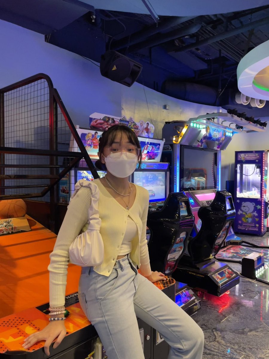 arcade era because bbc playinn 😨 #orsd #OrbitSelcaDay #LOONA #Jinsoul