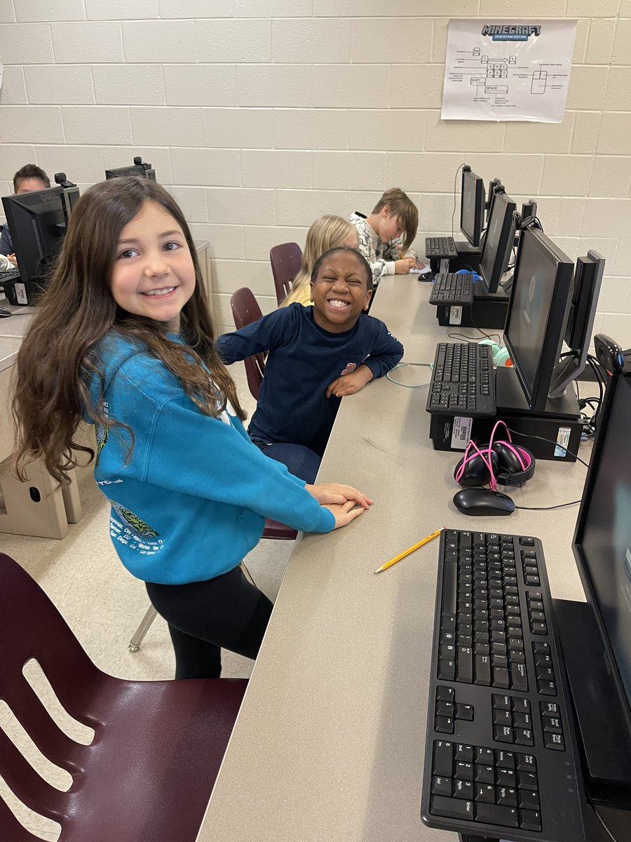 RobinKRyan's tweet photo. When technology doesn’t work in the computer writing lab, you bring out the old paper and pencil and let groups collaborate on a progressive story. So much fun @ClarkCreekSTEM! https://t.co/Ow1chOJMl2