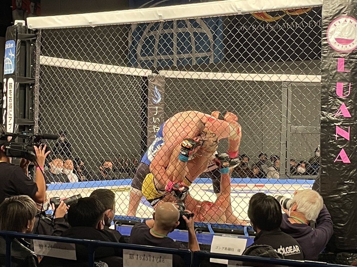 phychedoll18's tweet photo. DEEP観戦わずでした。
水野選手復活勝利おめでとうございました。
石塚雄馬無念。勝利ペースでラスト20秒程… 悔しい。
誠悟破竹の2連勝。
越智晴雄強し。
フライ級Tは熱戦orノックアウト。宇田強し。
ブチ切れ安谷屋氏も意地見せた。福田さん危なかった…
#deep111 https://t.co/4nqs1oc98A